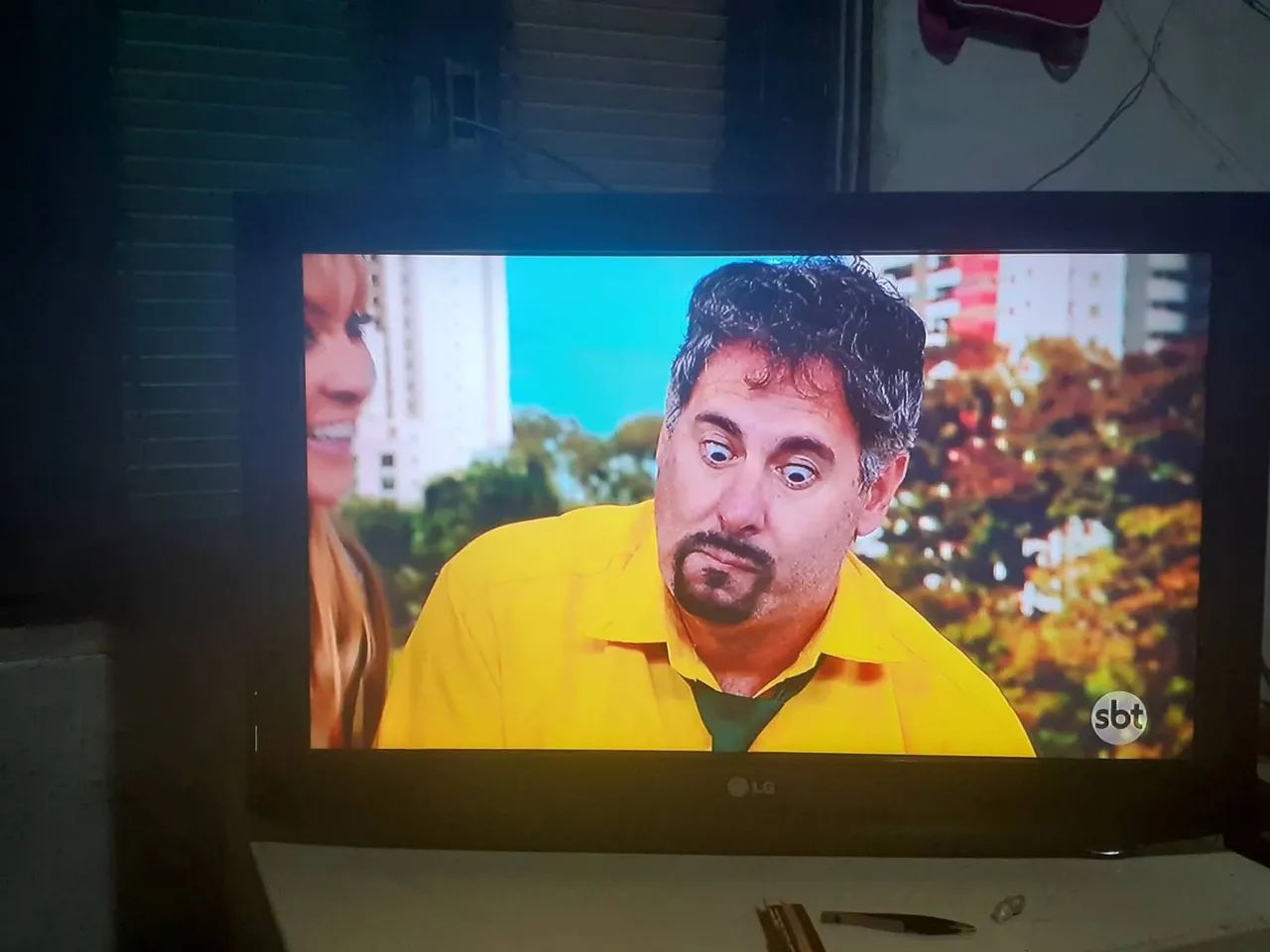 Vendo tv funcionando perfeitamente 32 polegadas LCD  se vinher retira faço 250 no Olinda  - Foto 2