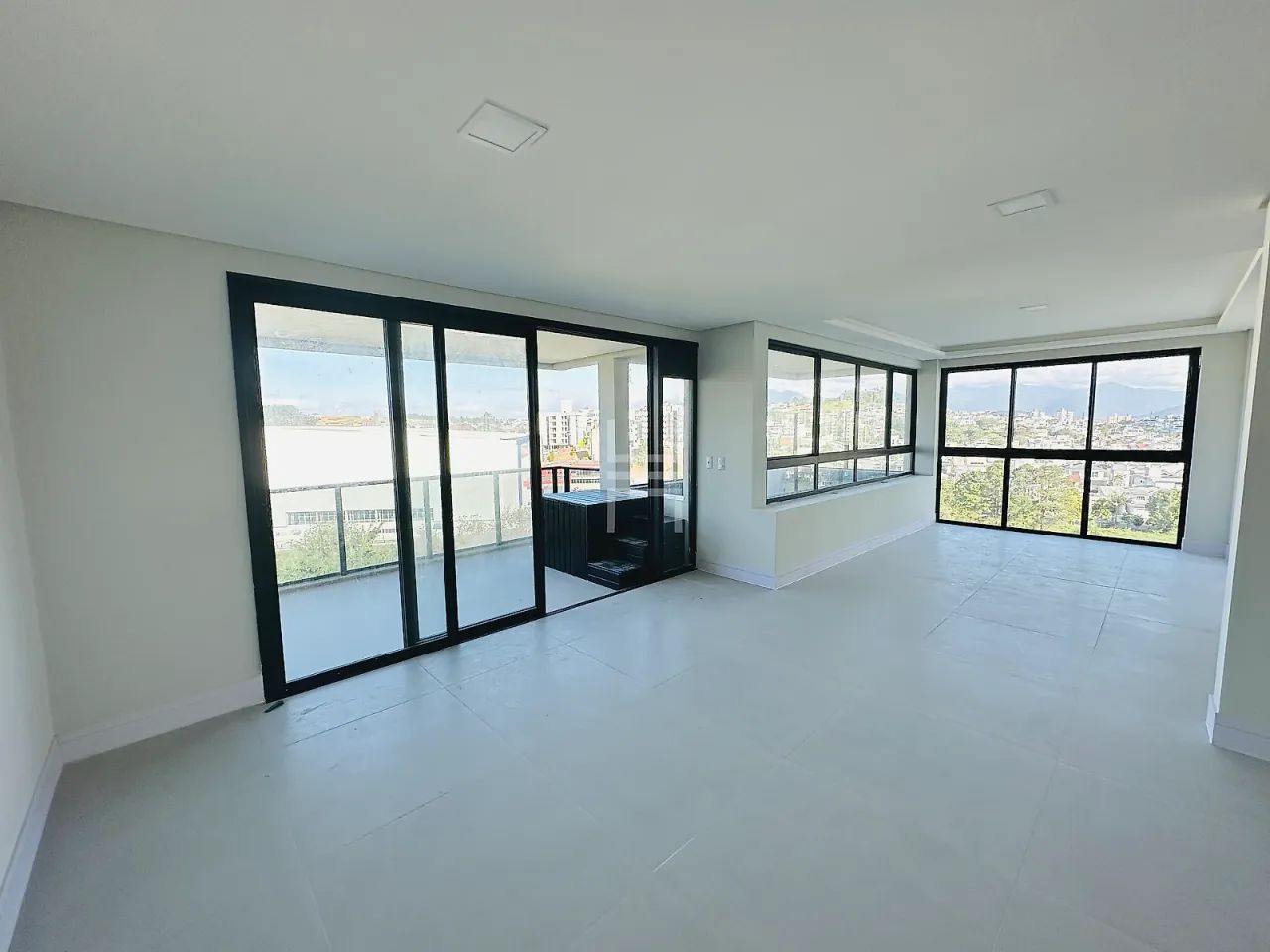 Apartamento com 157m², 3 dormit órios com suíte na Pedra Branca - Foto 4