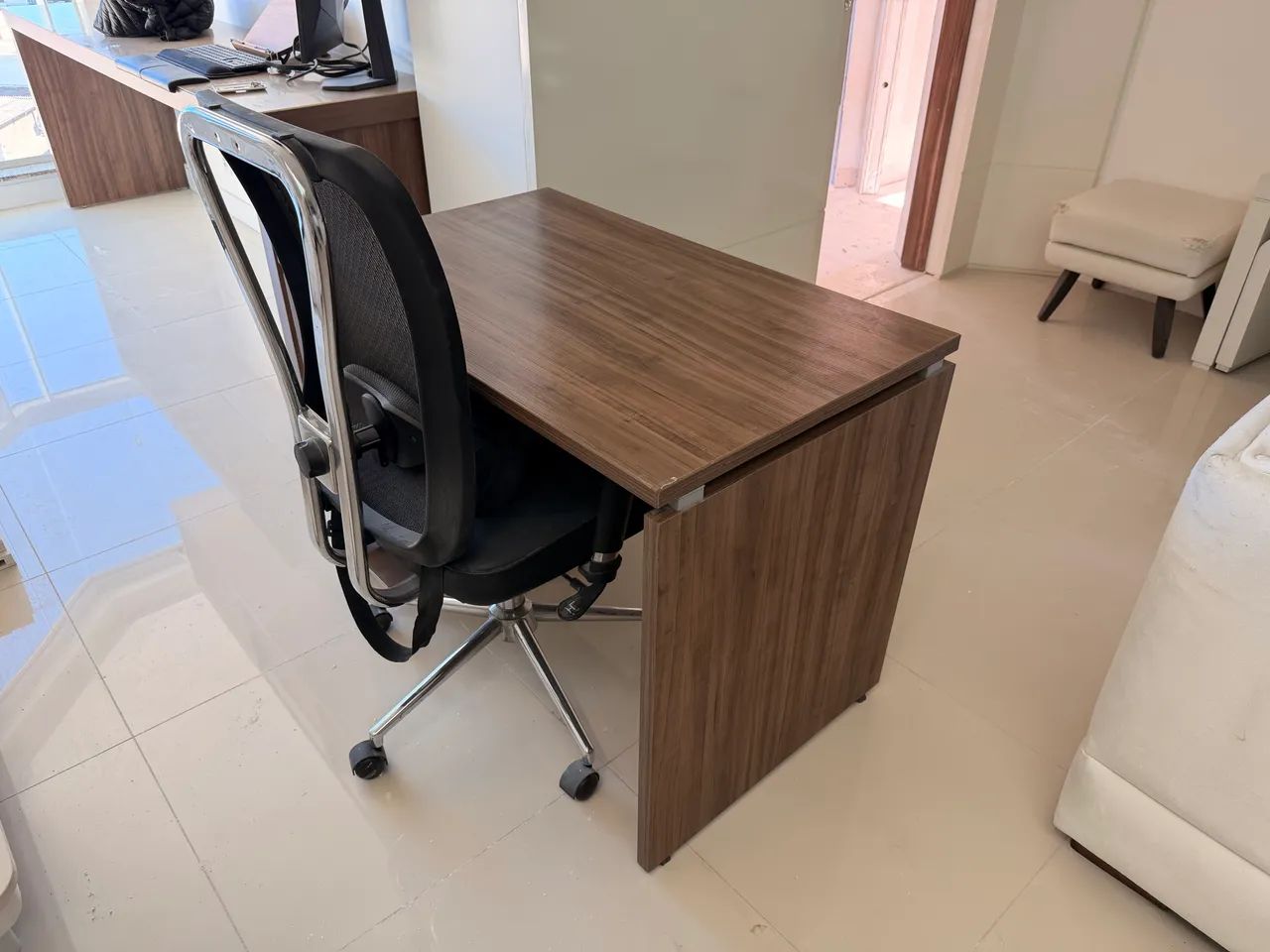 Mesa linda de trabalhar e estudar - Foto 3