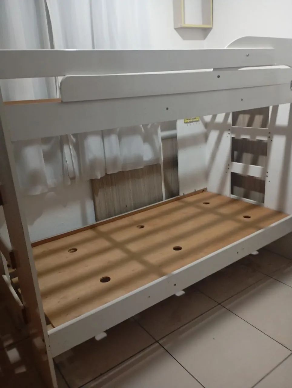 Vendo Cama Beliche, branca , bem conservada,com Colchões  - Foto 5