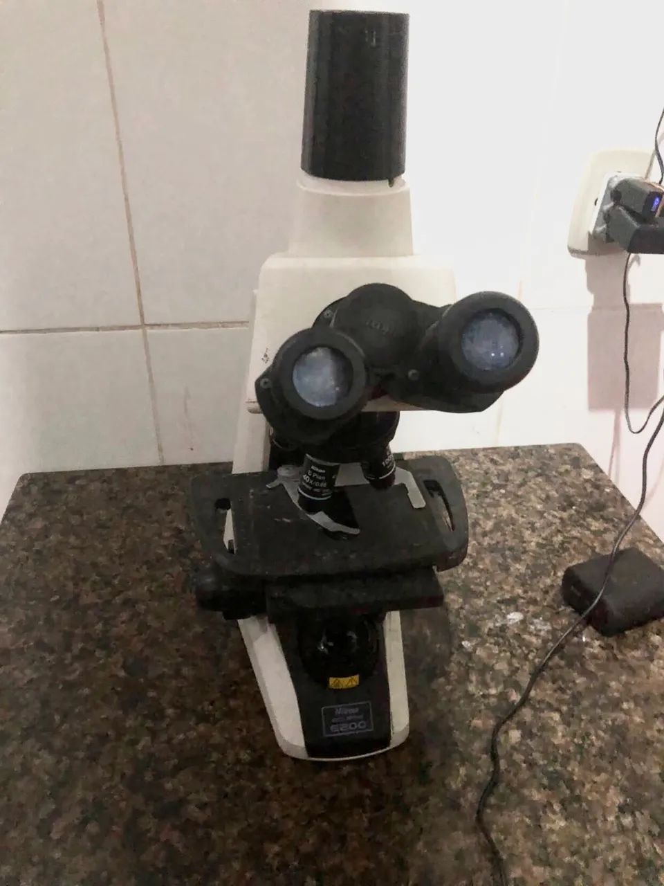 Microscópio eclipse E200 nikon 