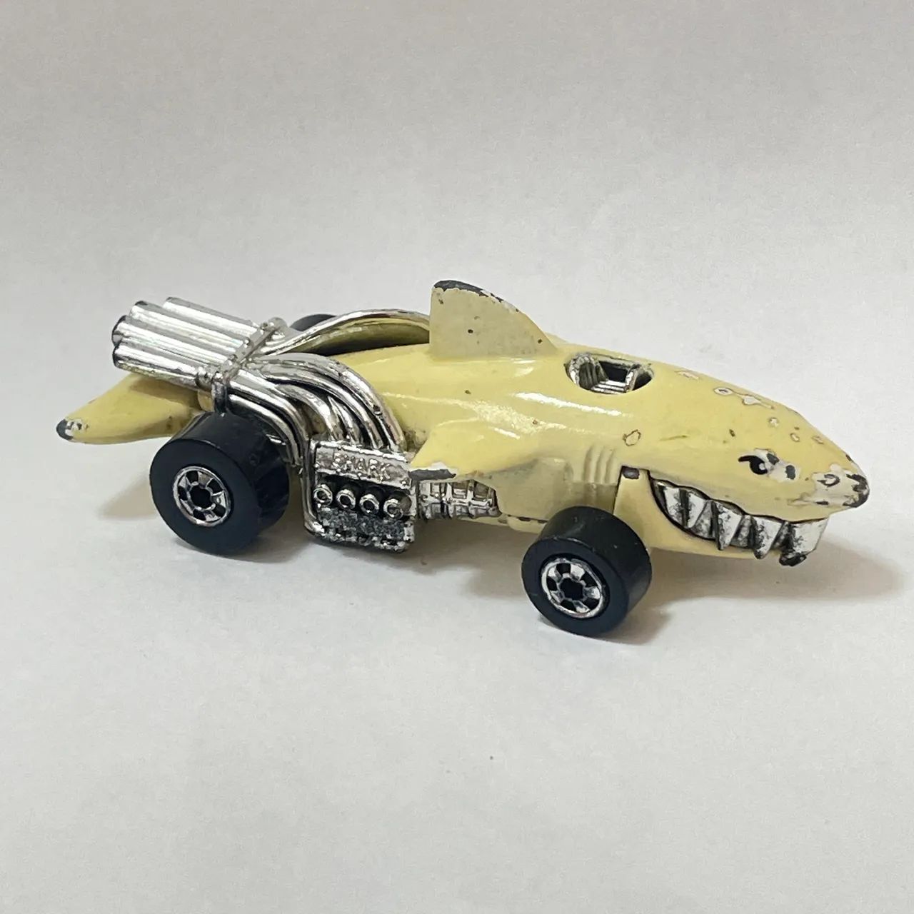 Sharkruiser 1989 branco / bege rodas BW