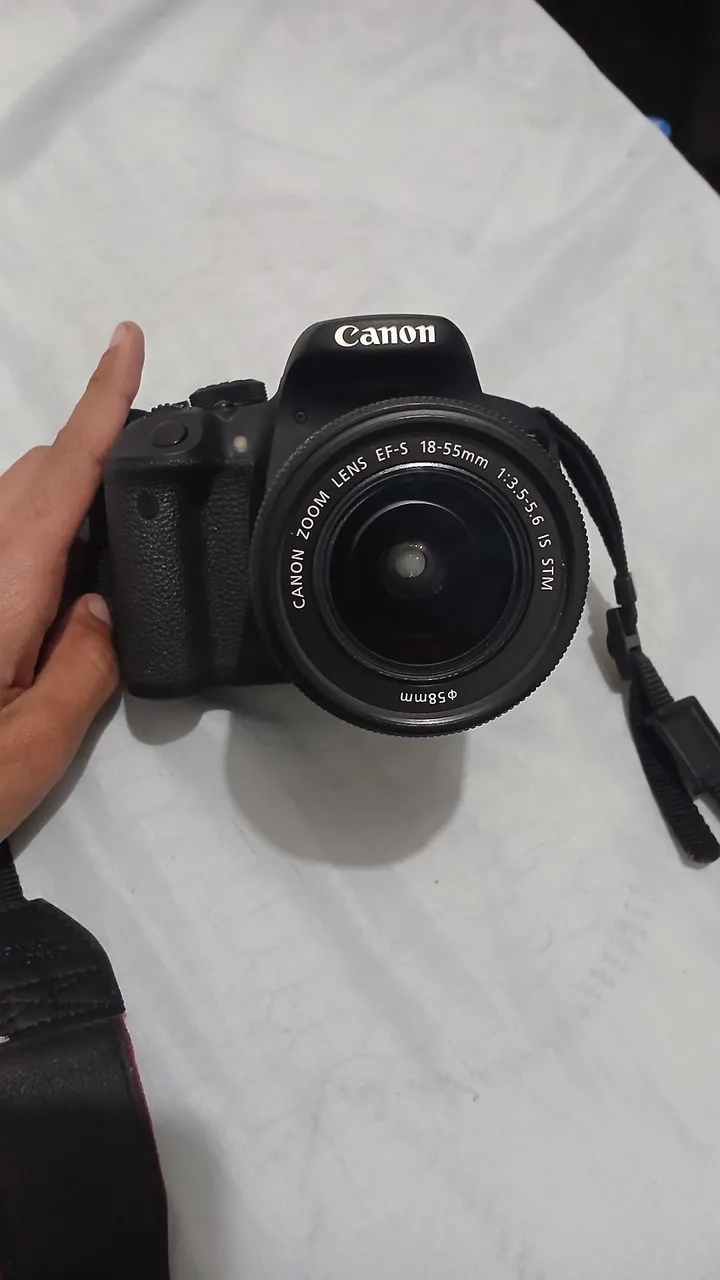 Canon EOS 7D - Japan + Lente EF-S 18-55mm + Acessórios - Câmeras e Canon EOS 7D - Japan + Lente EF-S 18-55mm + Acessórios - Câmeras e