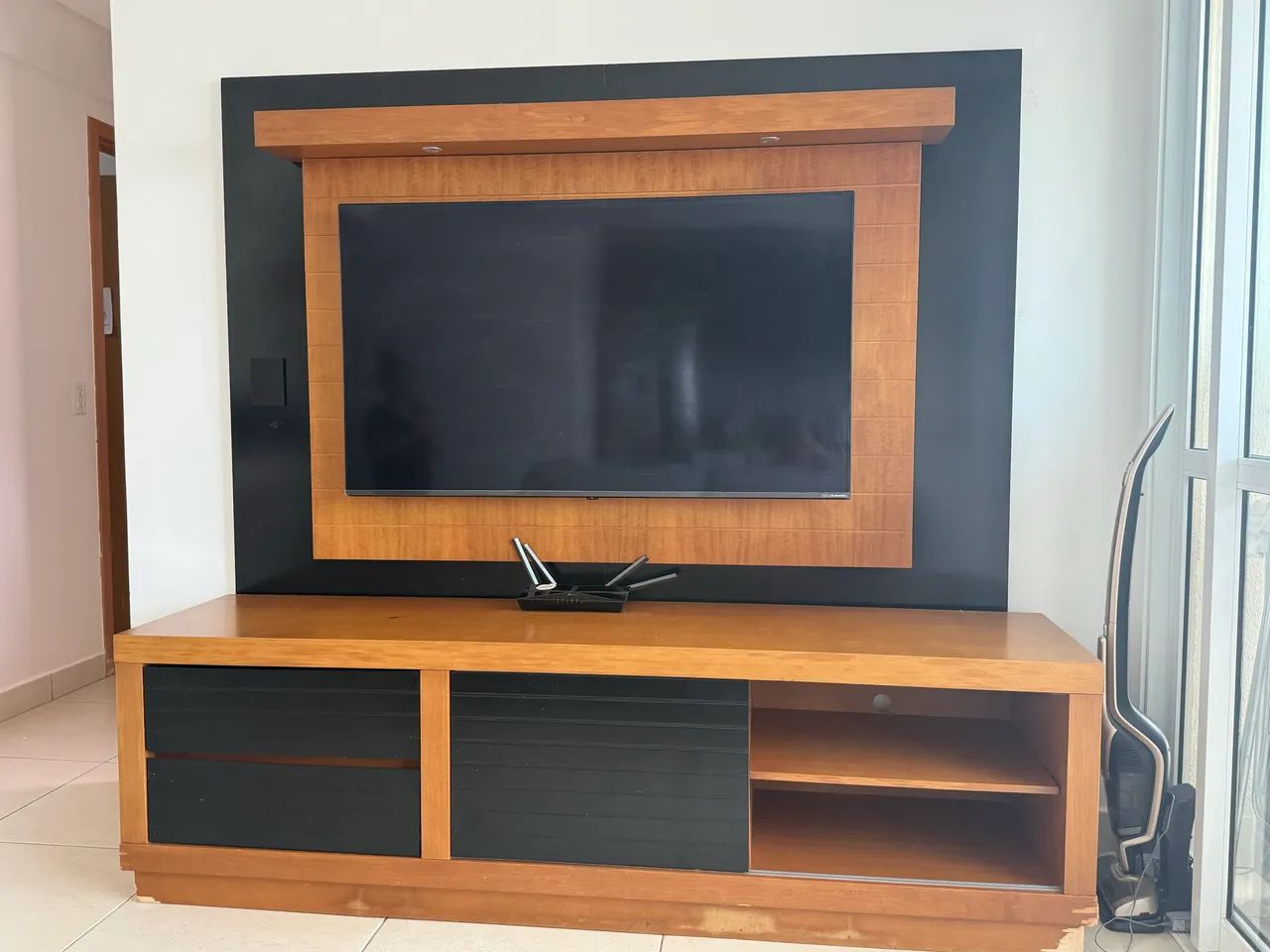 Rack com painel em madeira - Foto 2