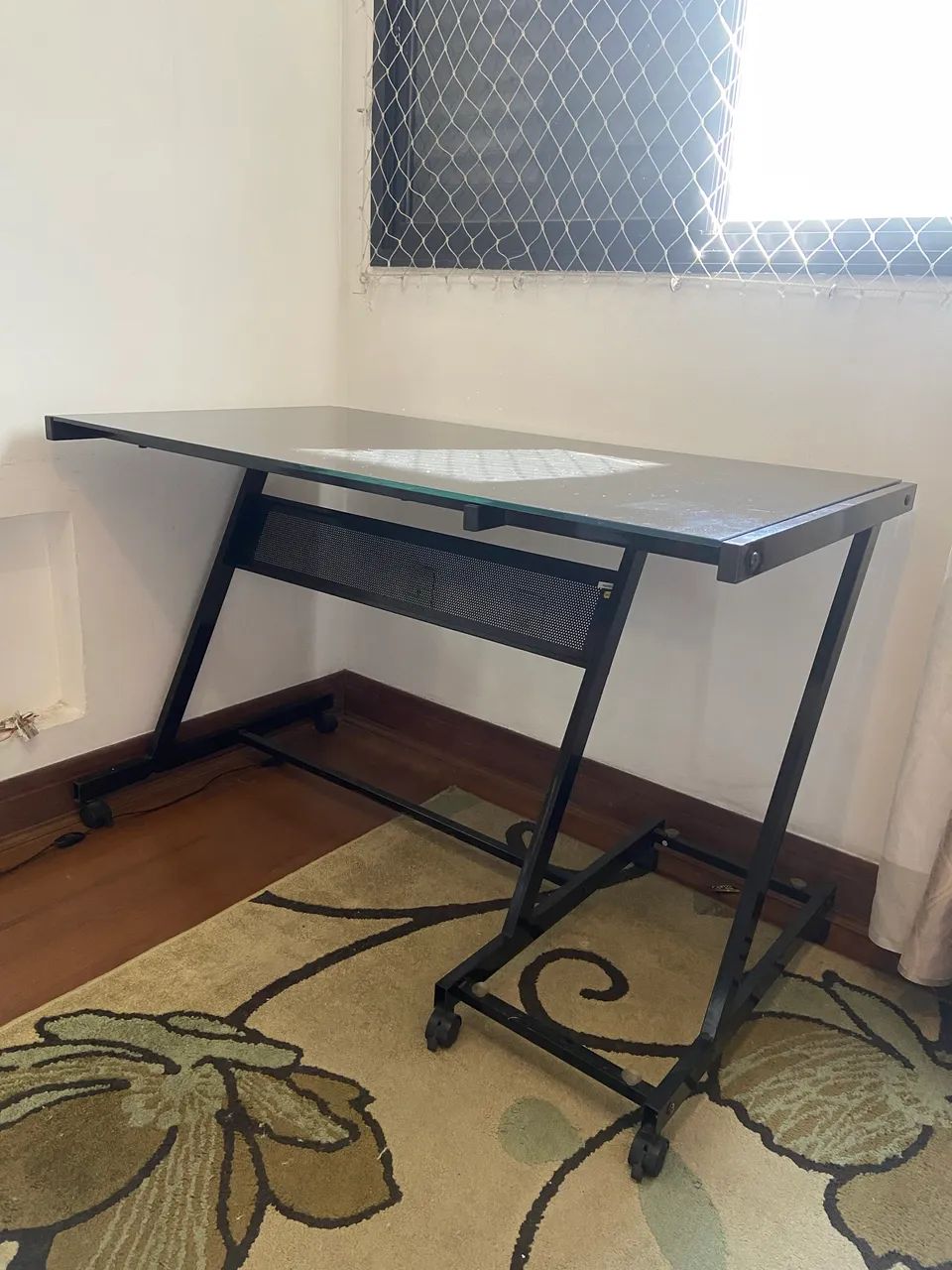 Mesa de Escritório Moderna em Vidro e Metal