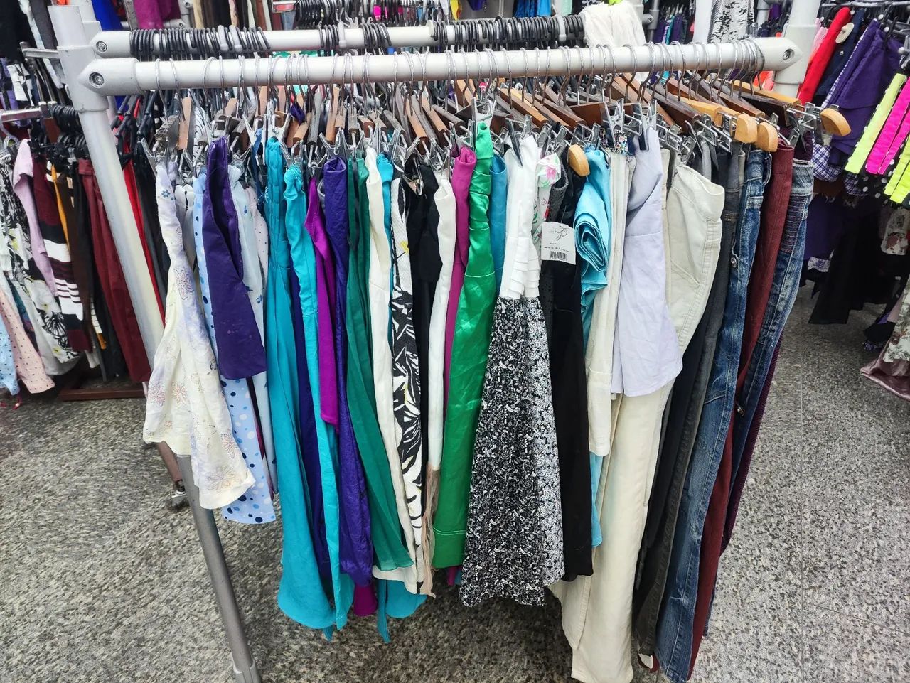 Saldo de roupas femininas  - Foto 5