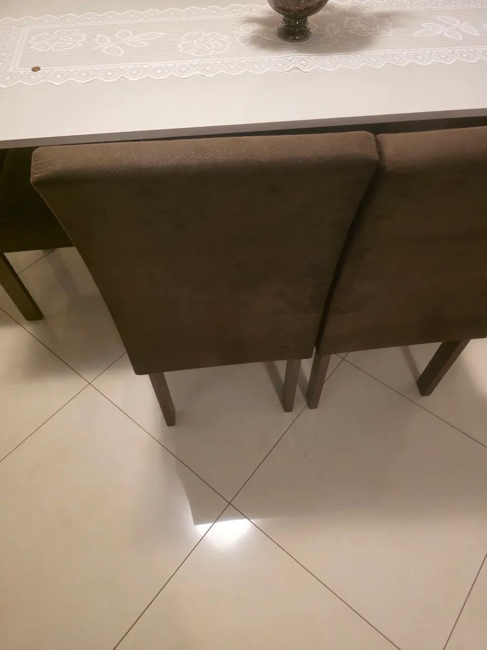 Vendo mesa com 6 cadeiras muito nova