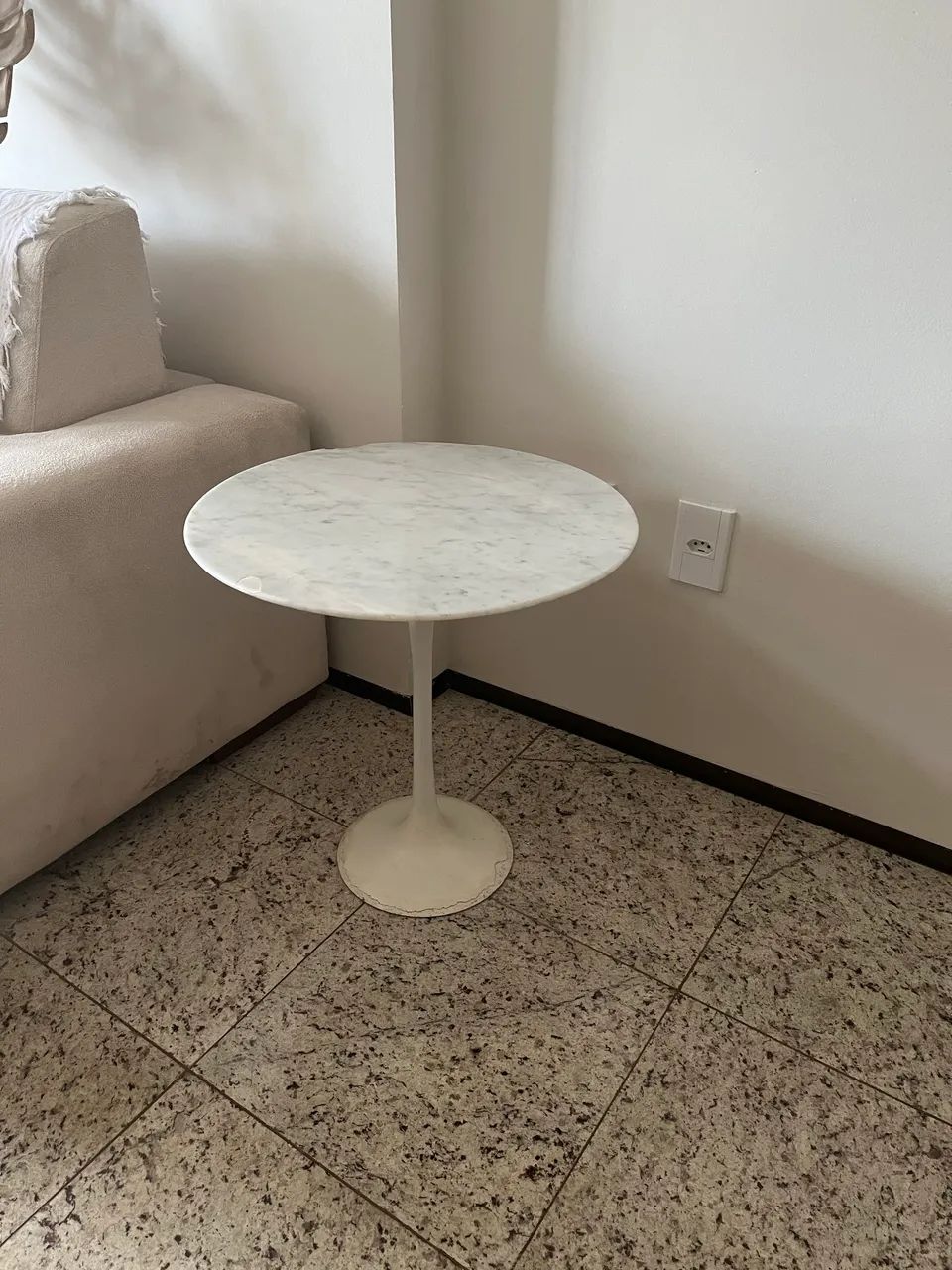 Mesa lateral de sofá 