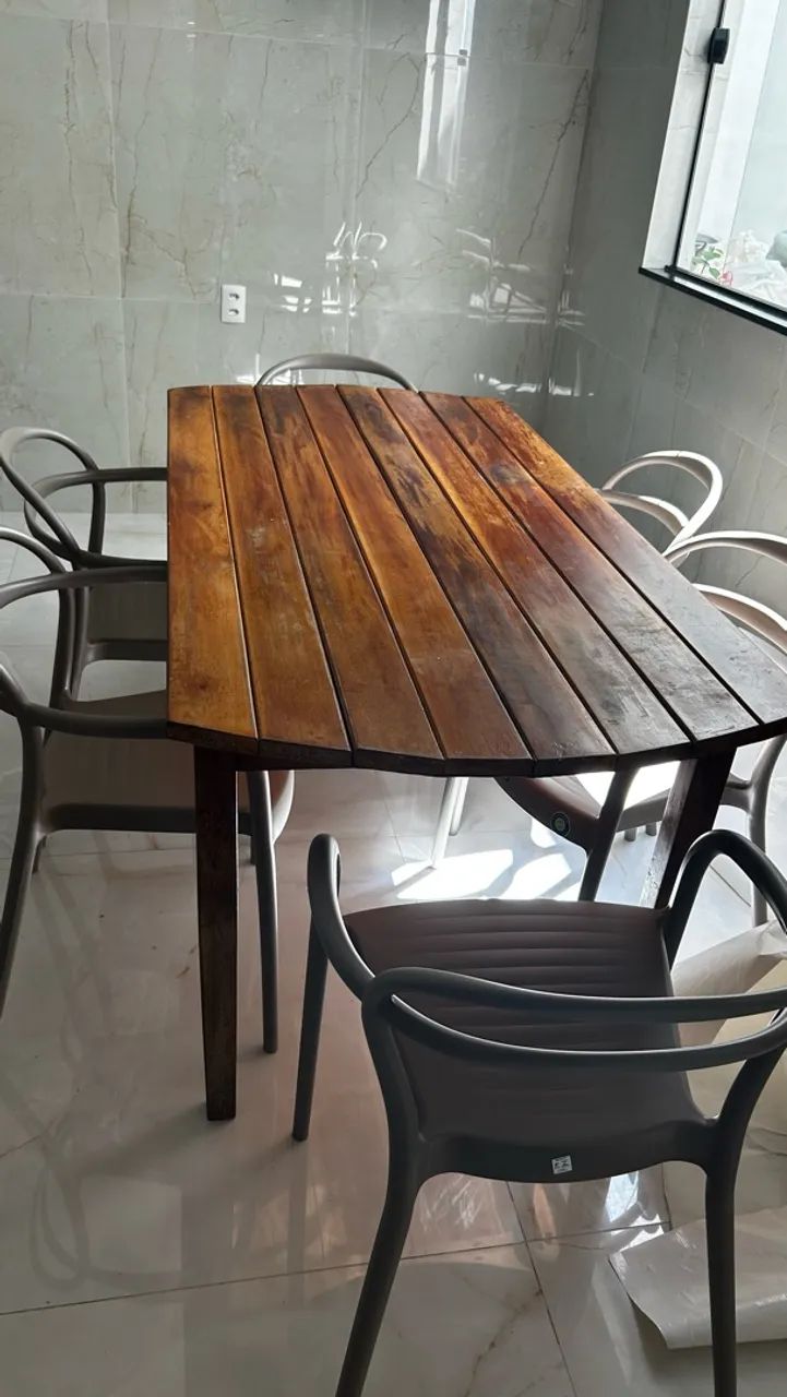 Vendo mesa em madeira maciça. - Foto 2