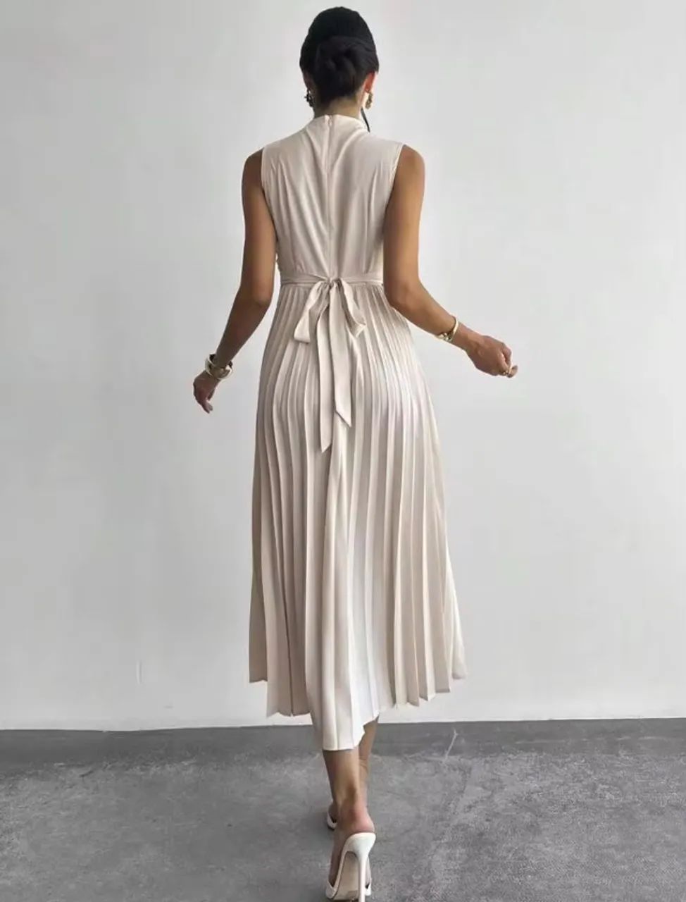 Vestido elegante com saia plissada - Foto 2