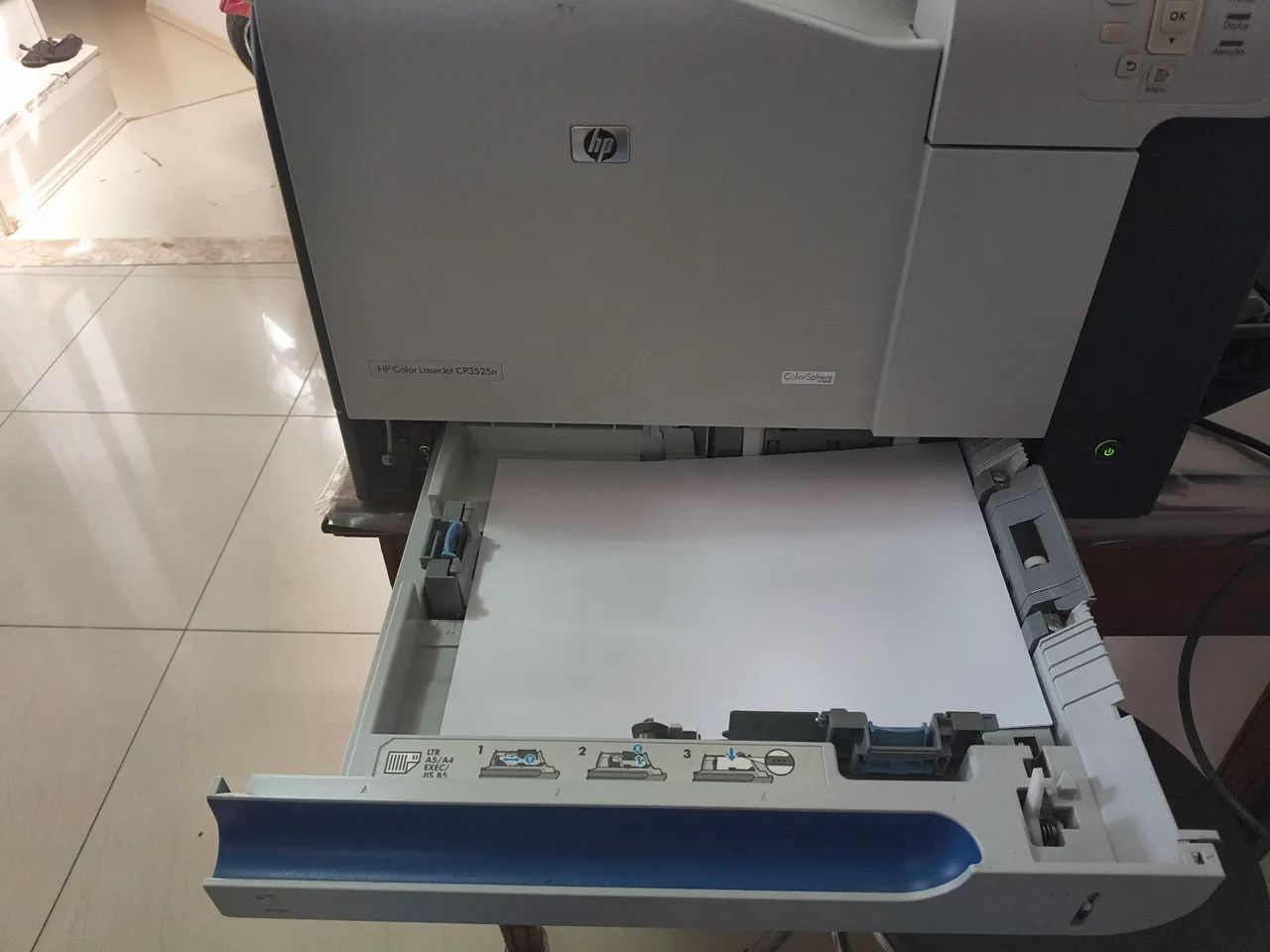 HP Color LaserJet CP3525n - Foto 4