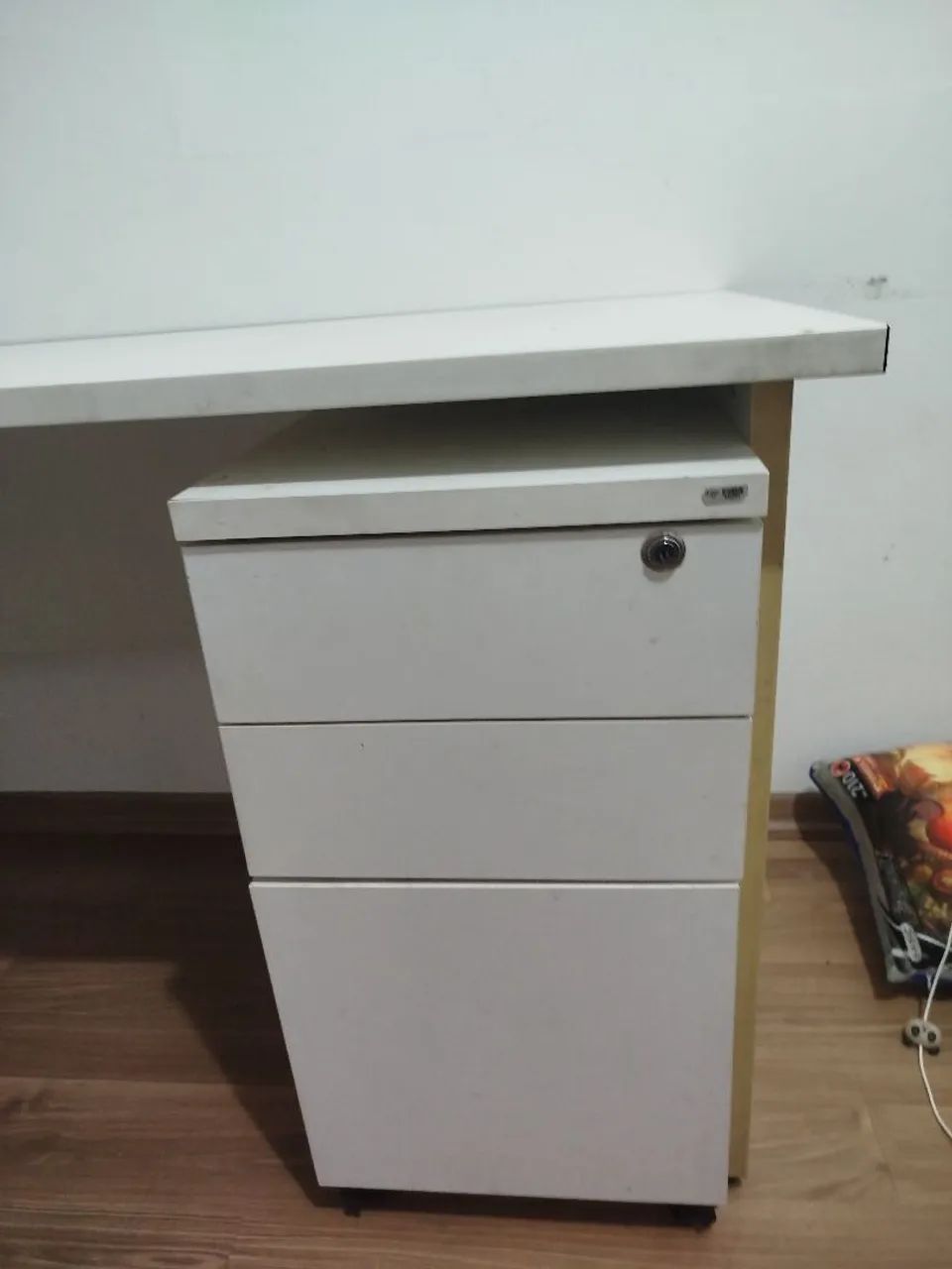 Mesa de escritório com Gaveteiro desapego - Foto 2