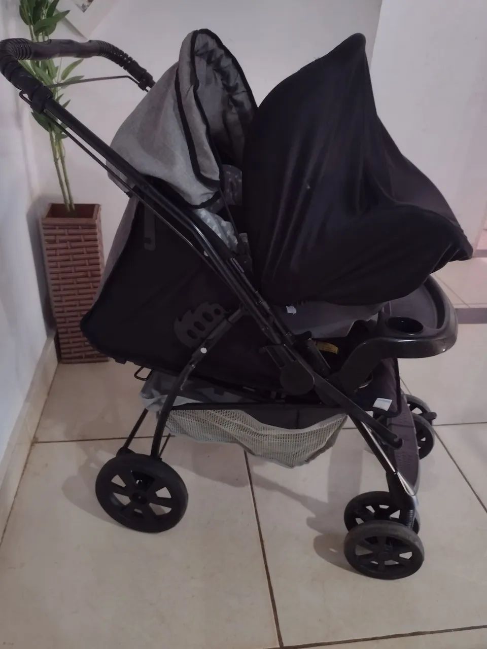 Carrinho com bebê conforto  - Foto 2