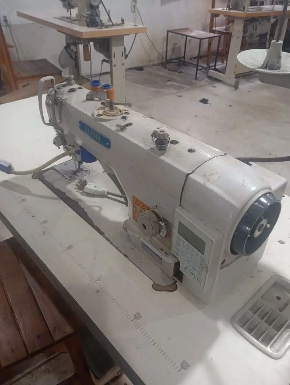 Vende-se máquina de costura industrial pra jeans cosevadas contato *91
