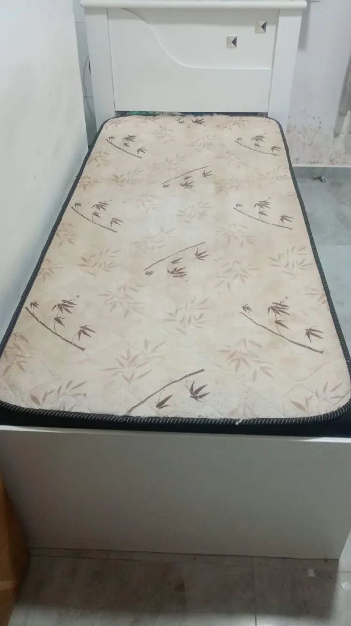 Cama dupla com auxiliar branca semi nova