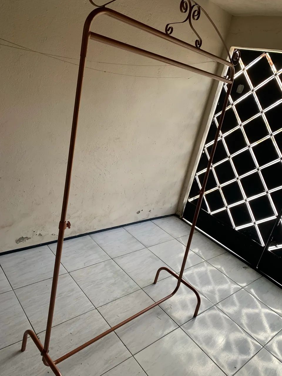 Arara de roupas Na cor Rose Gold  - Foto 2