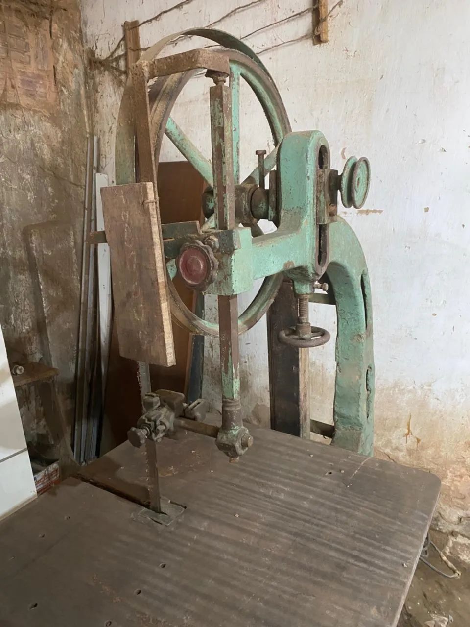 Serra de Fita Ferro fundido 800mm com motor trifásico  - Foto 3