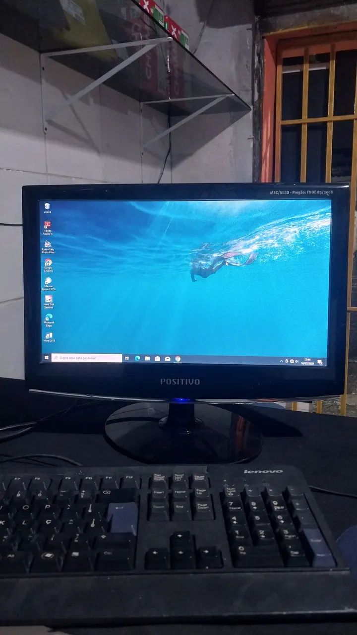 Monitor 17 polegadas novinho sem detalhes 