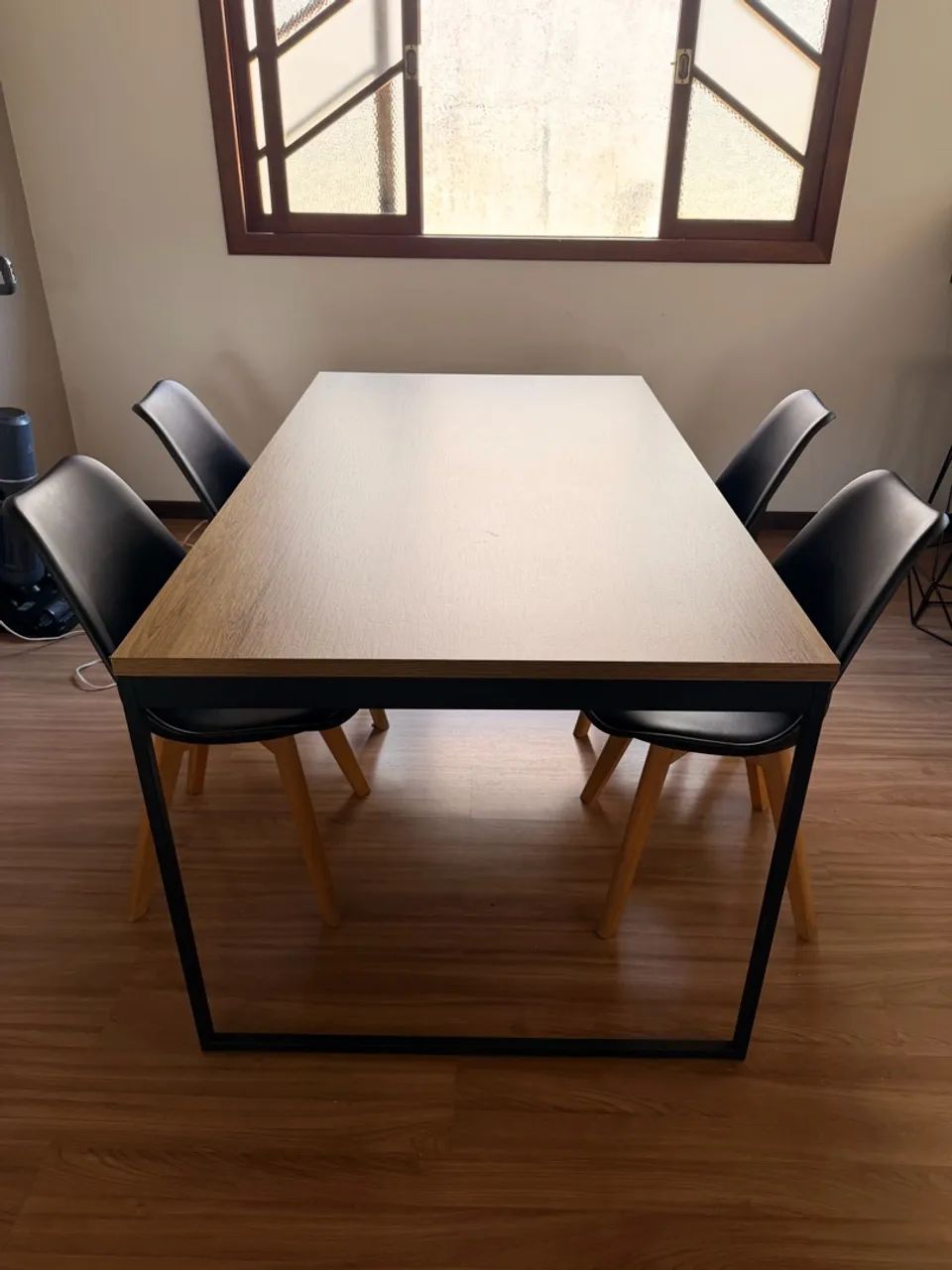 Mesa com 4 cadeiras, ou vendemos separados  - Foto 3