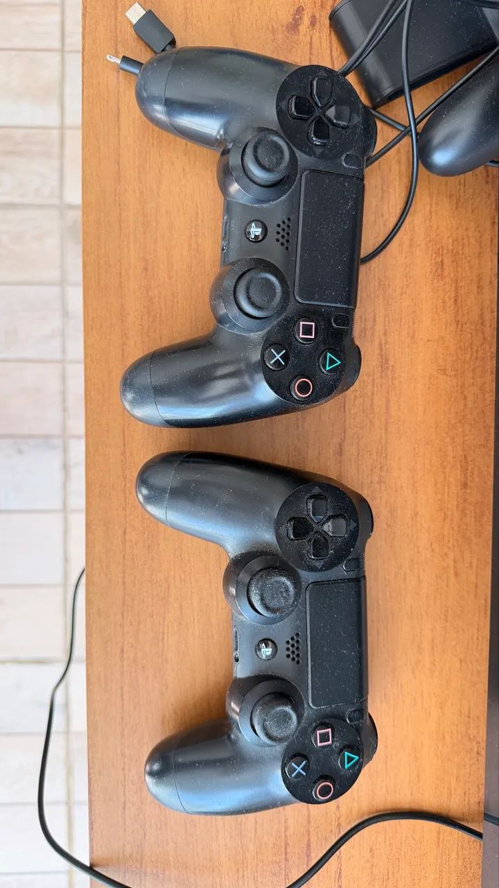 Ps4 FAT 500gb com 2 controles - Foto 2