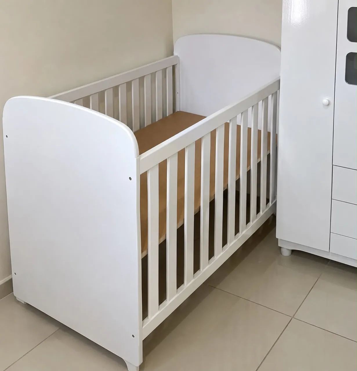 Berço Infantil Branco com Grades