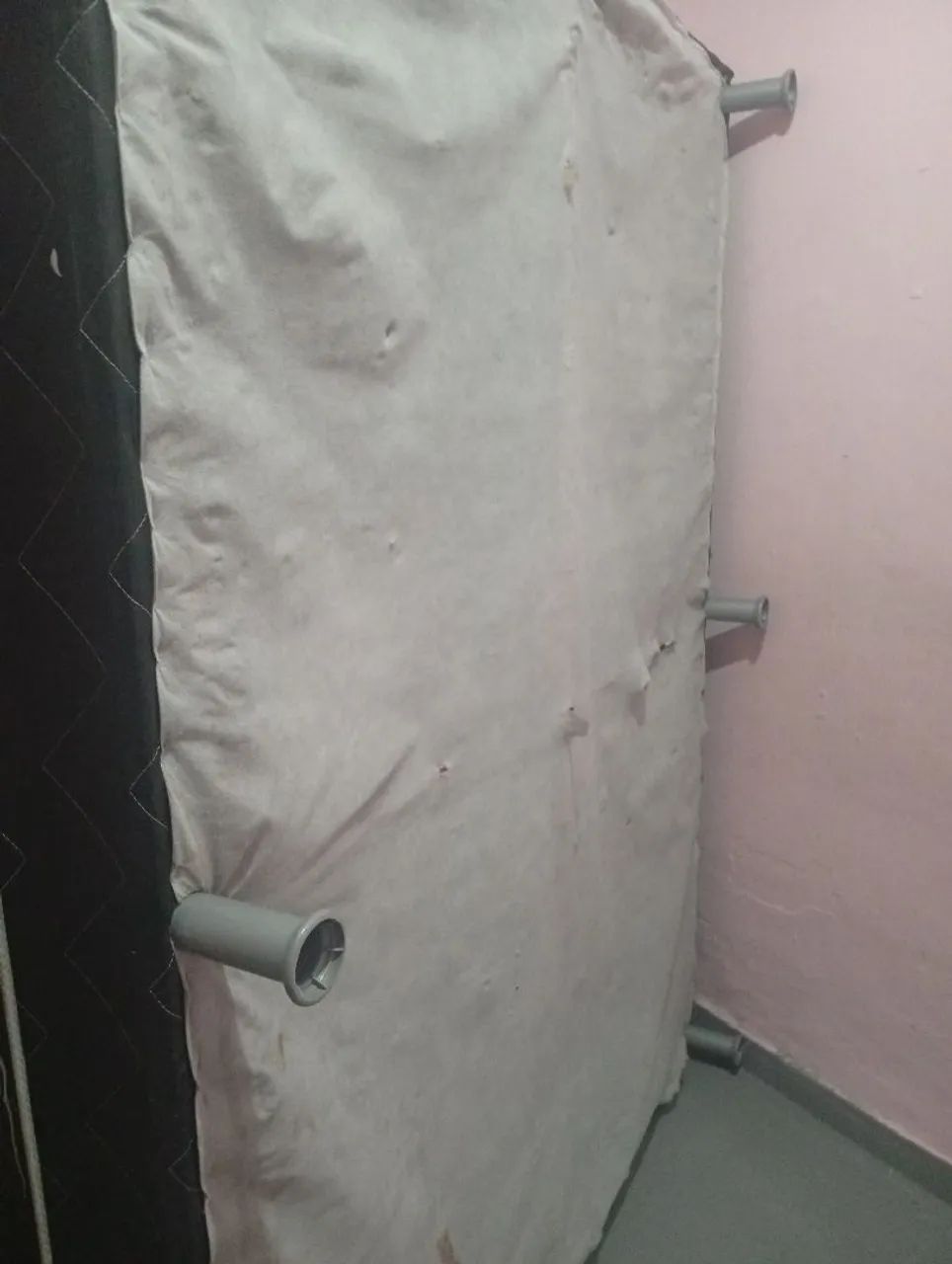 Cama com alvaria de um buraco  - Foto 2