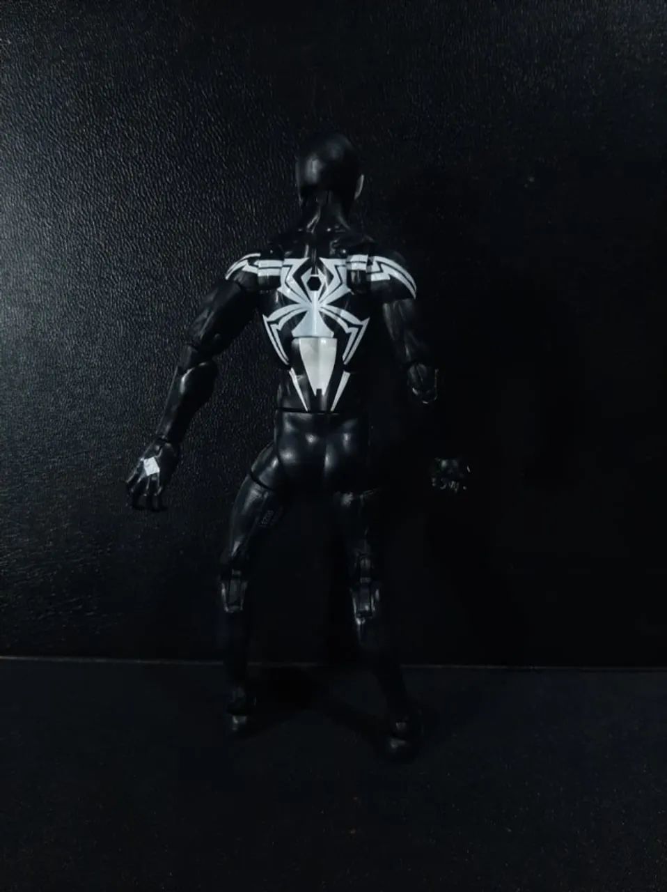LEIA A DESCRIÇÃO Symbiote Spider-Man (Wave Kingpin) - Marvel Legends - Foto 4