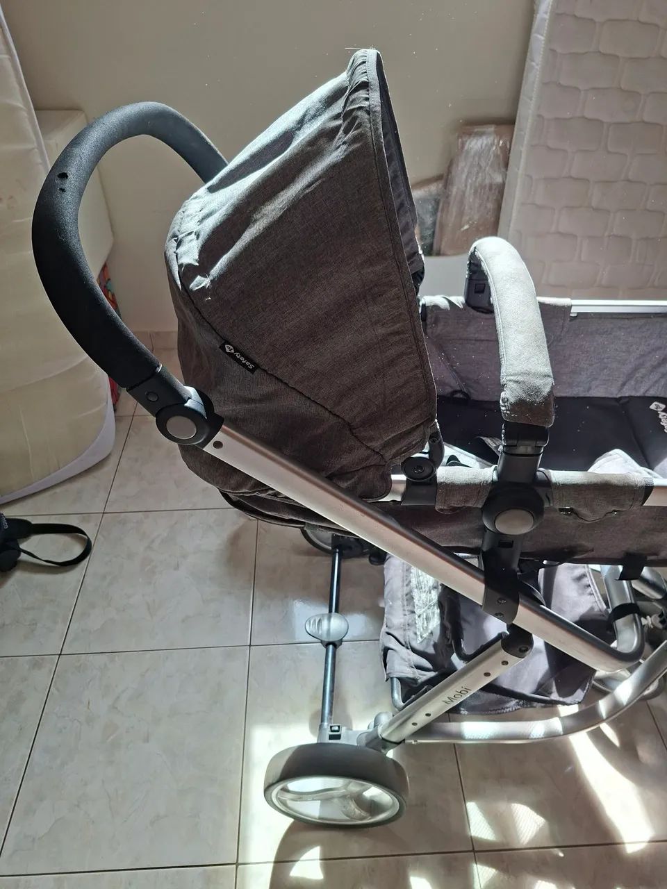 Carrinho De Bebê com Moises e Bebe Conforto - Marca Safety 1St  - Foto 3