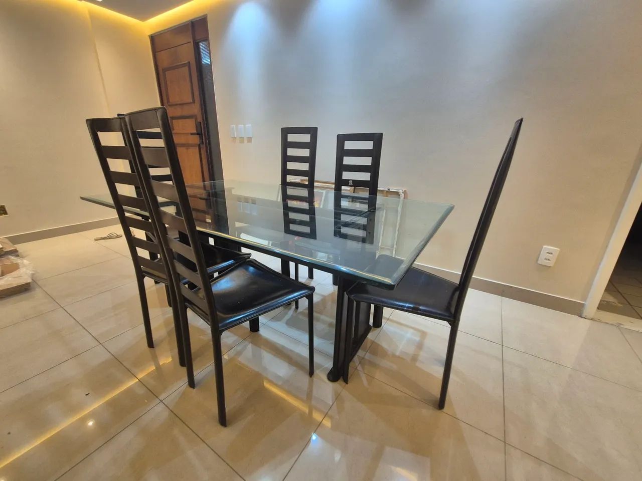 Conjunto de mesa de vidro e 6 cadeiras  - Foto 3