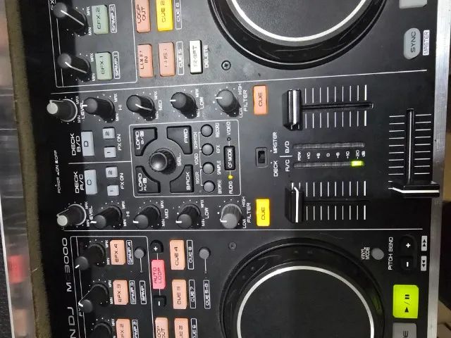 Controladora Denon MC3000 VirtualDJ - Equipamentos e Acessórios de