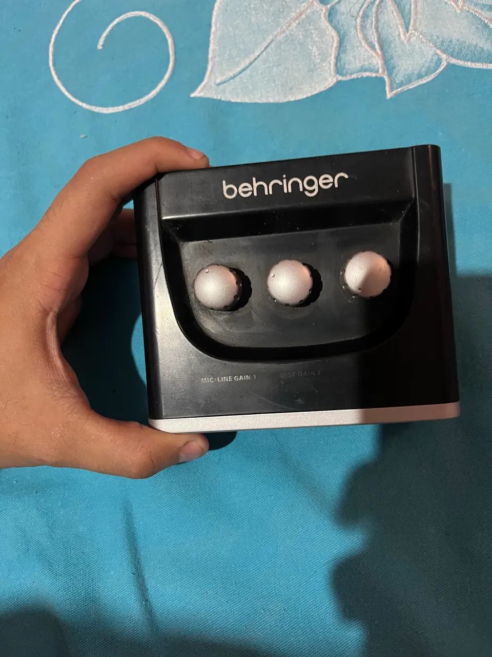 Interface de Audio Behringer U-phoria UM2
