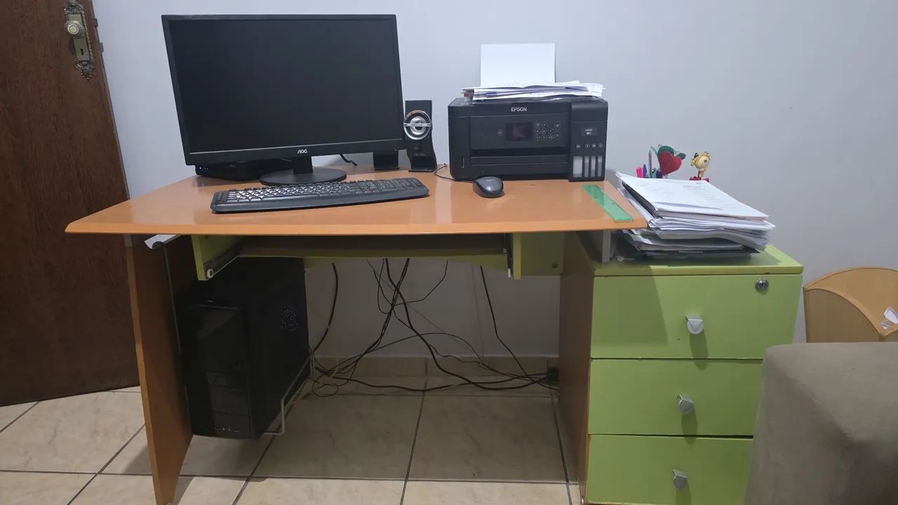  Mesa de computador, cadeira e rack - Foto 2