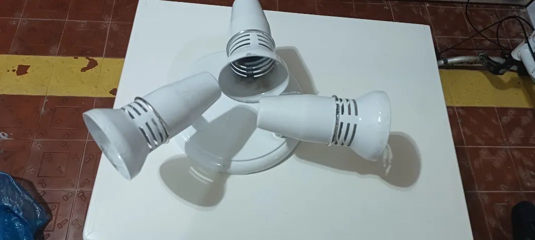 Luminária de alumínio c/ 3 lâmpadas - Foto 4