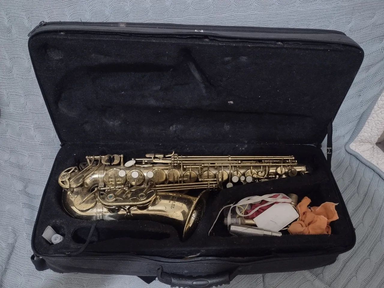 Vende-se sax alto da Marca Michael valor 2.000 ou troco em sax tenor  - Foto 3