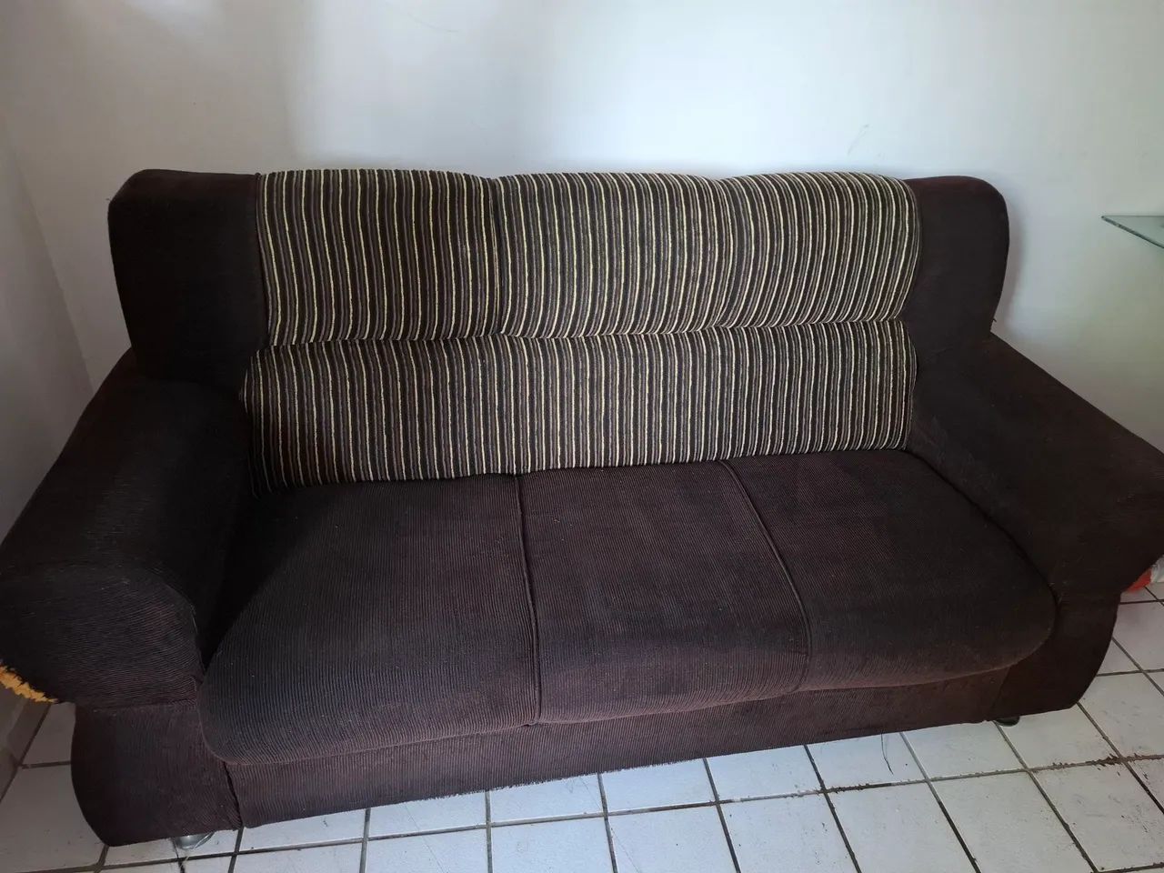 Sofá 3 Lugares Marrom Higienizado - Bom para Uso - Foto 3