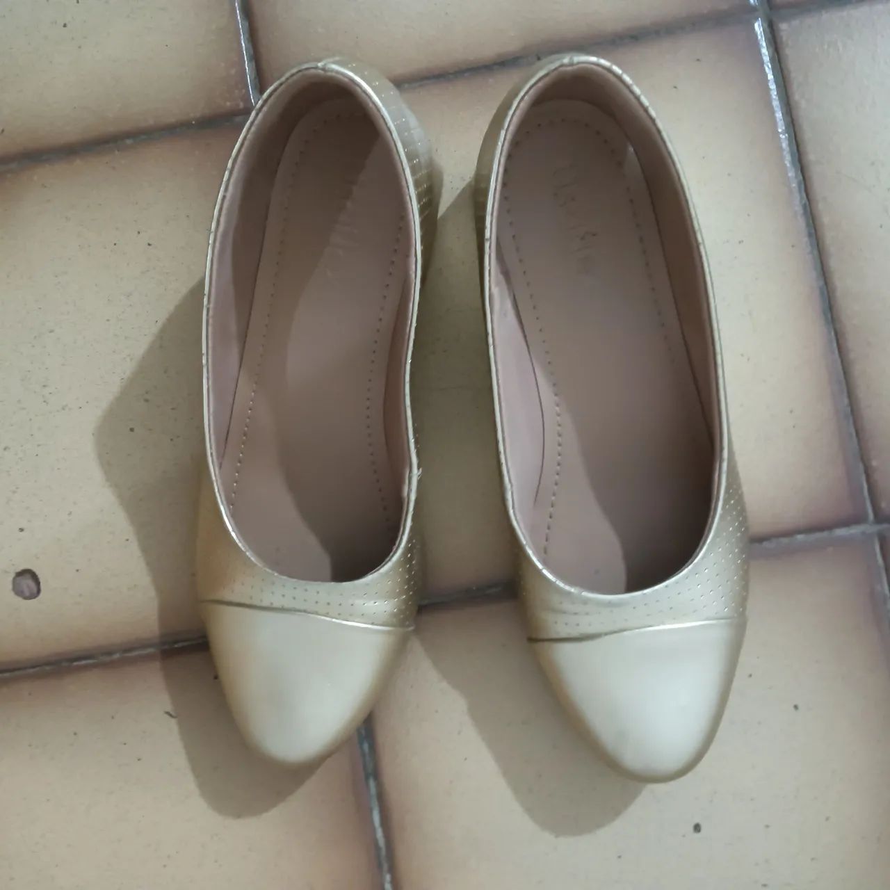 Sapato dourado Usaflex  Tam . 35