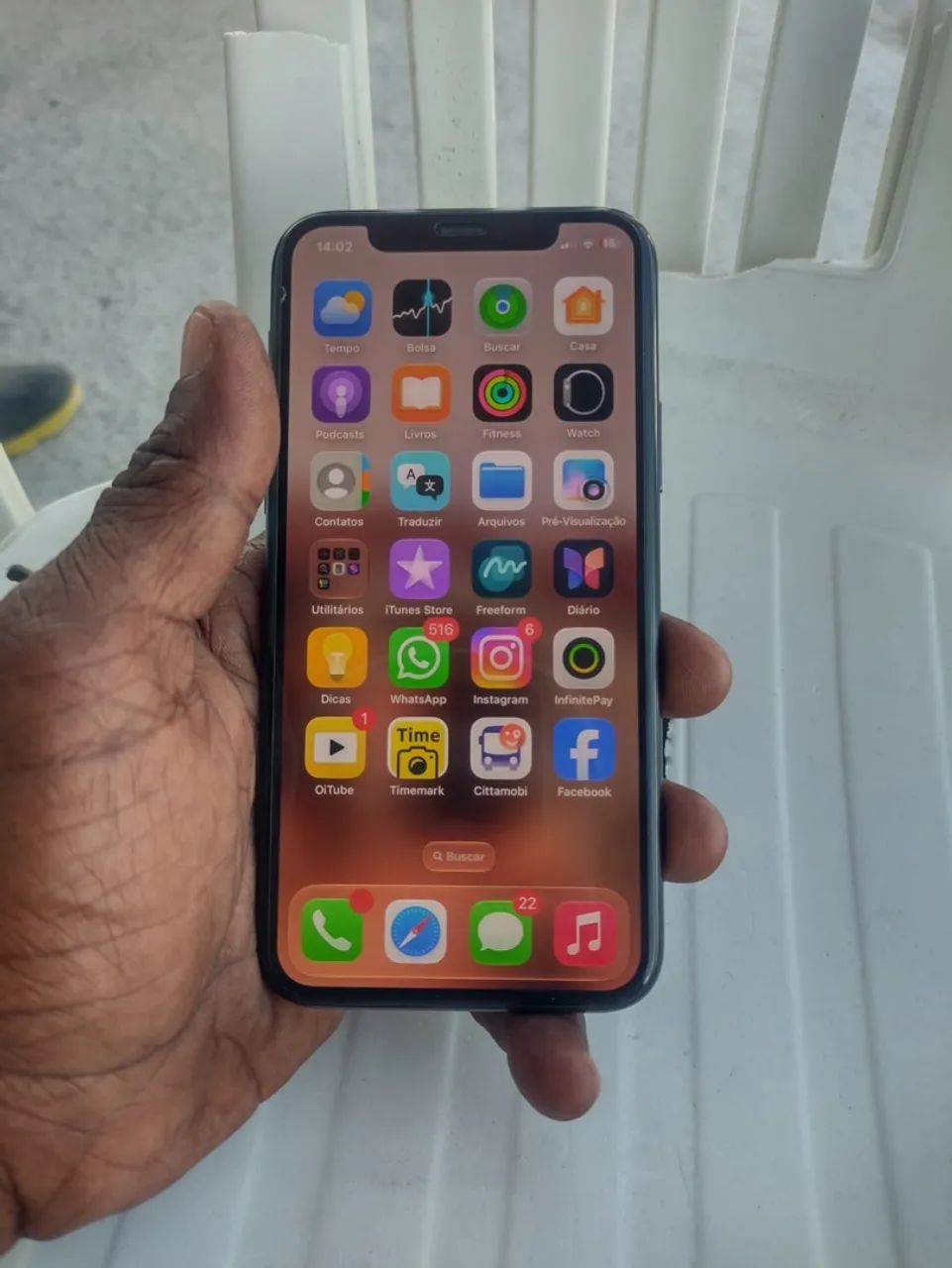 Vendo ou tri esse iPhone 11 Pro 512 gb sem arranha novo sem defeito algum 