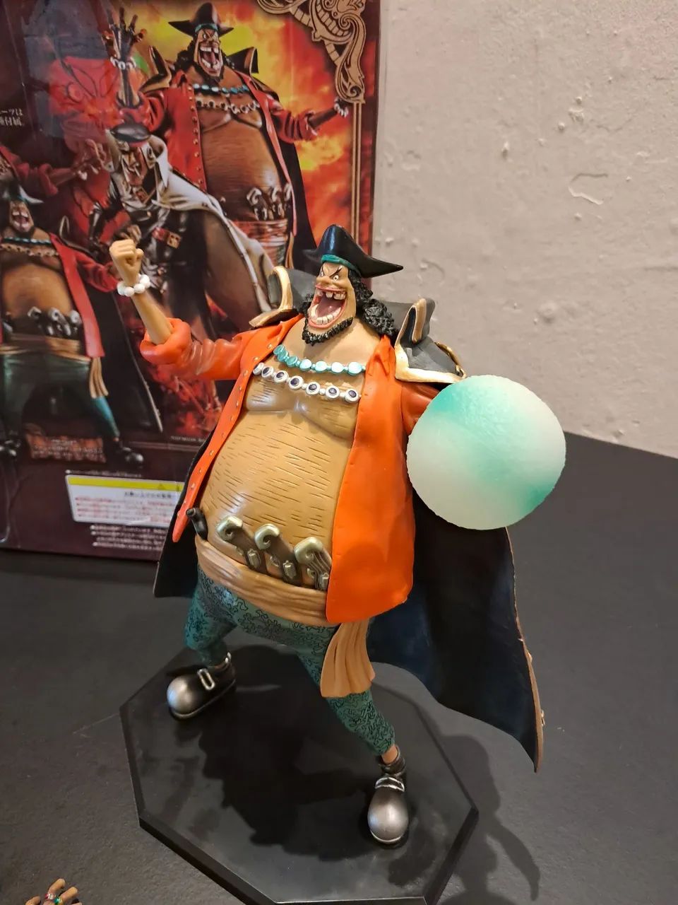 Action Figure One Piece - Marshall D. Teach Barba Negra 27cm - Foto 6