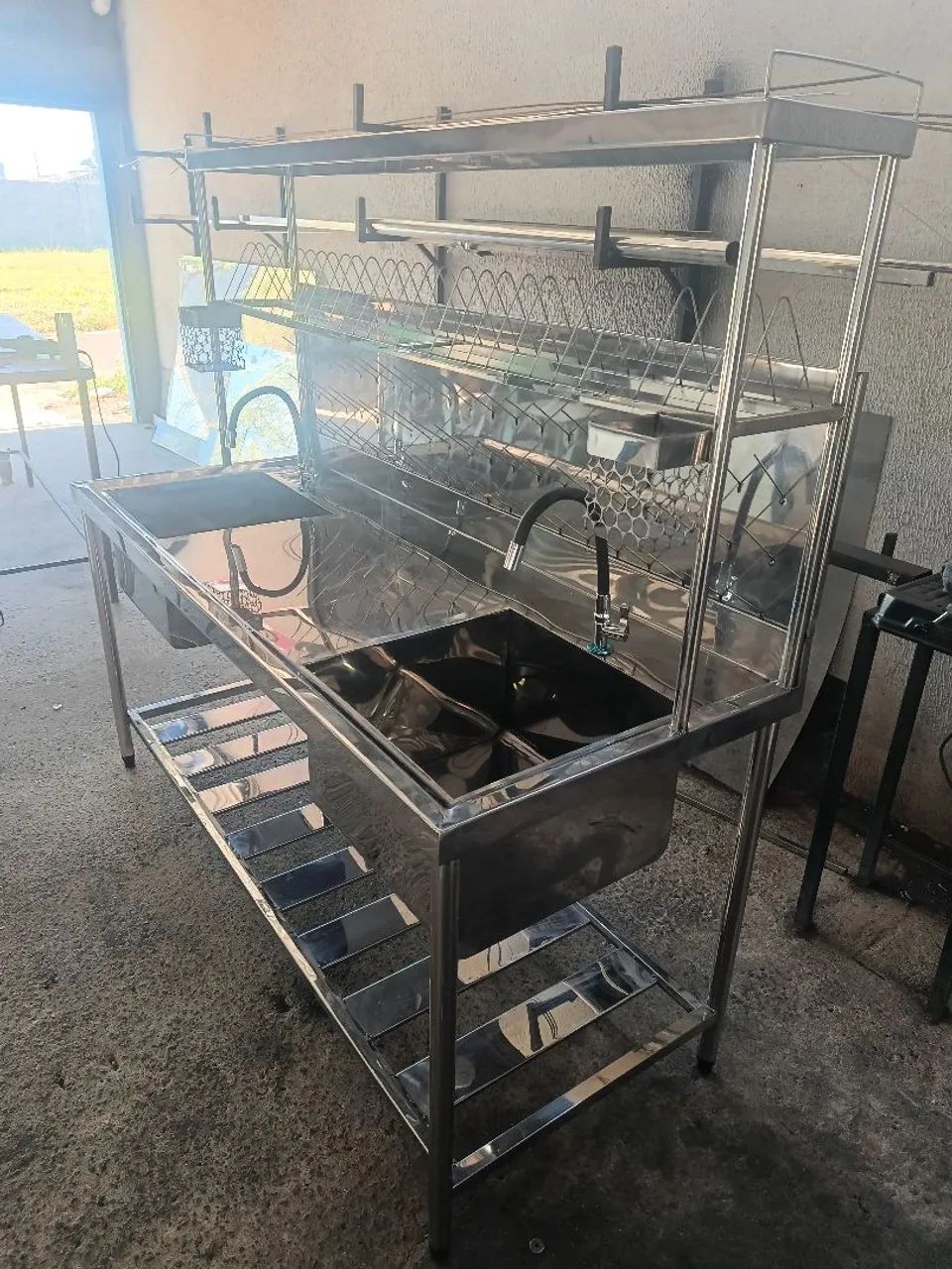 Bancada totalmente em aço inox multifuncional  - Foto 2