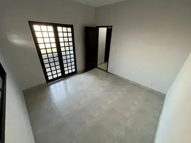 Alugo imóvel comercial com 55m² na Avenida Tancredo Neves - Cuiabá - MT