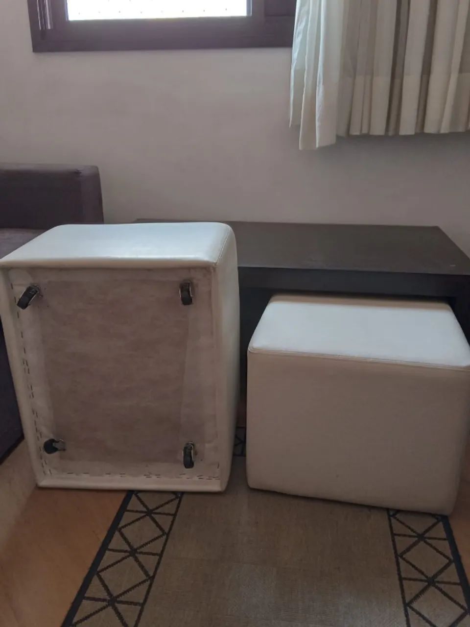 Mesa lateral com 2 pufs - Foto 2