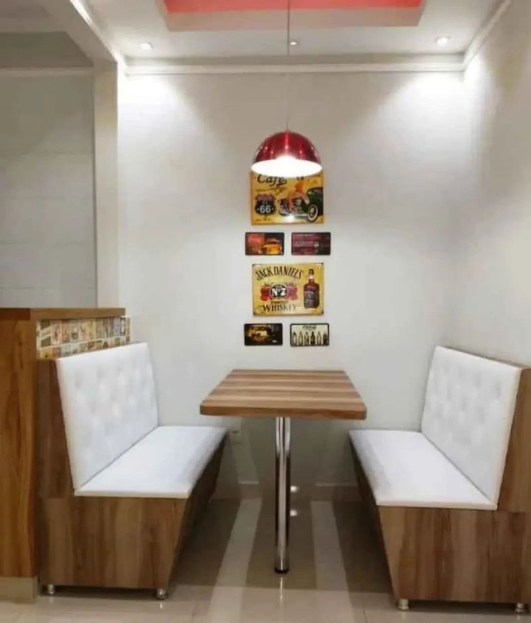 Conjunto mesa e poltronas booth