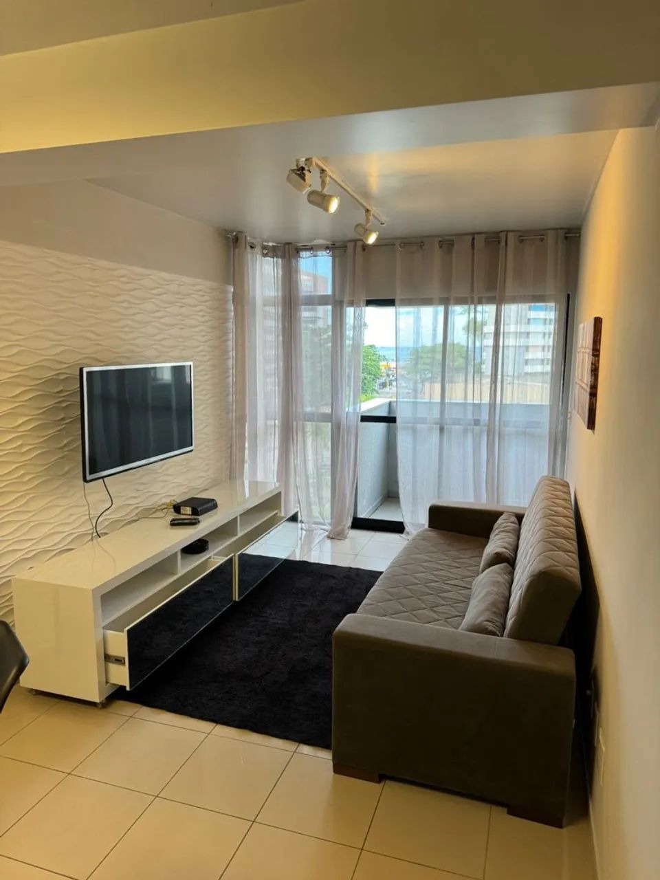 Quarto e Sala - 100% Mobiliado com varanda - Vista Mar