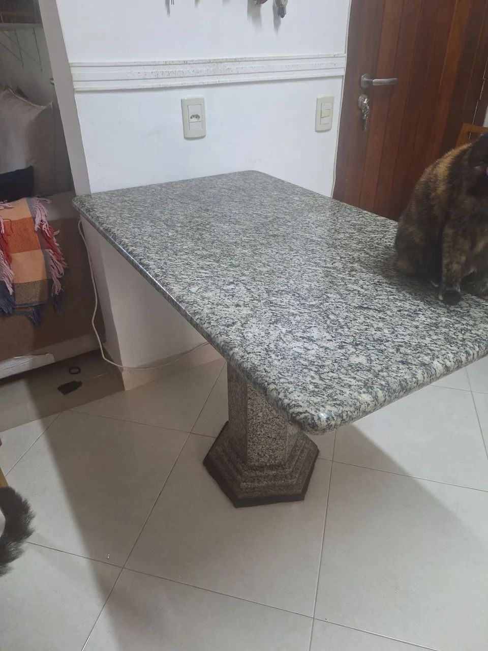 Mesa de jantar em granito 1,20m x 0,70m (sem cadeiras) - Foto 2