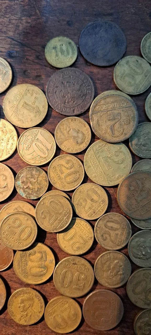 Lote com 70 moedas antigas amarelas  - Foto 3