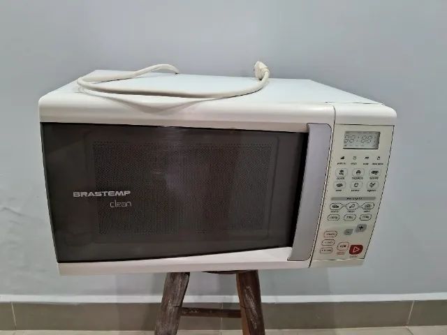 Vendo 01 Micro-ondas Brastempo 20 litros BM26A Usado