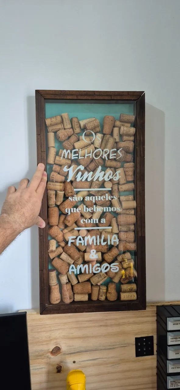 Quadro com rolhas de vinho