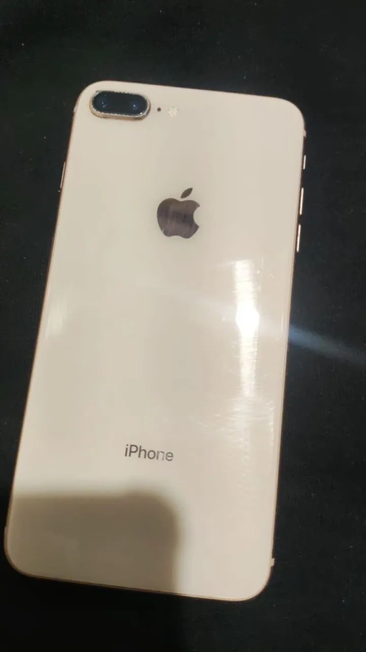 iPhone 8plus valor 400$ ? celular perfeito carregador e fone  - Foto 2
