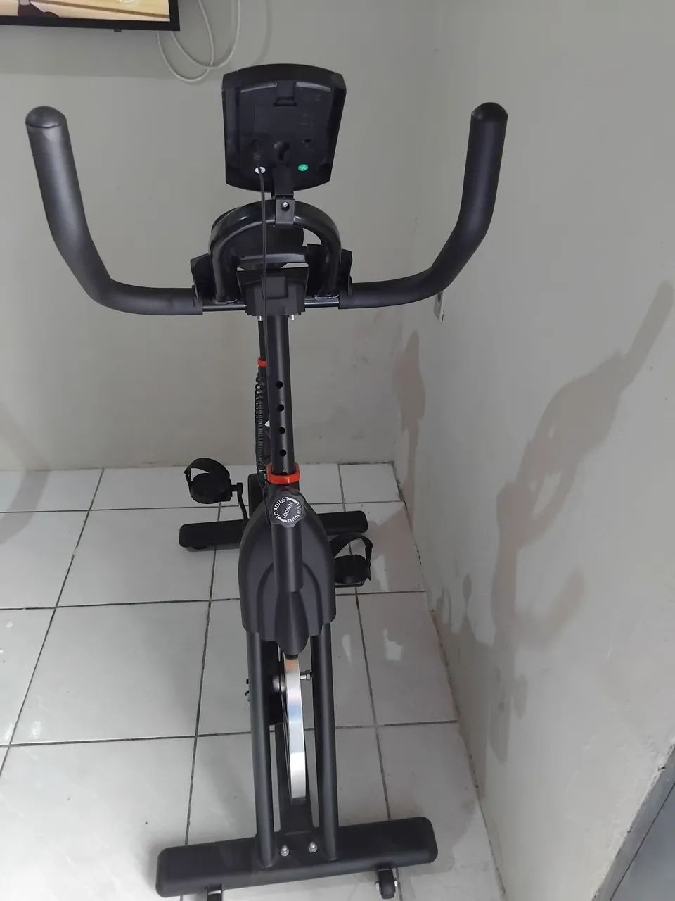 Bicicleta argometrica semi nova - Foto 2