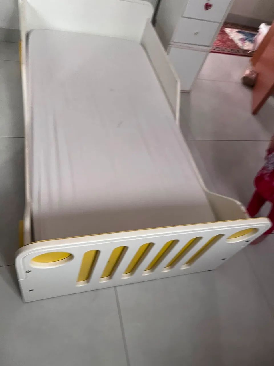 Cama infantil modelo de carro madeira  - Foto 4